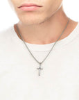 Collana con croce pendente e zircone