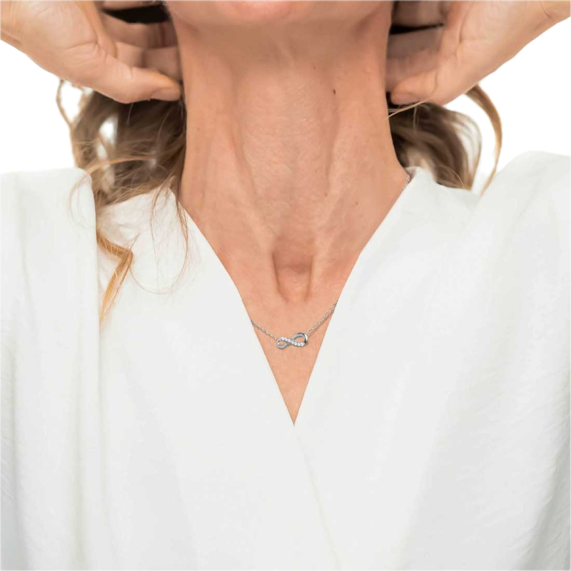 Collana infinito con zirconi bianchi