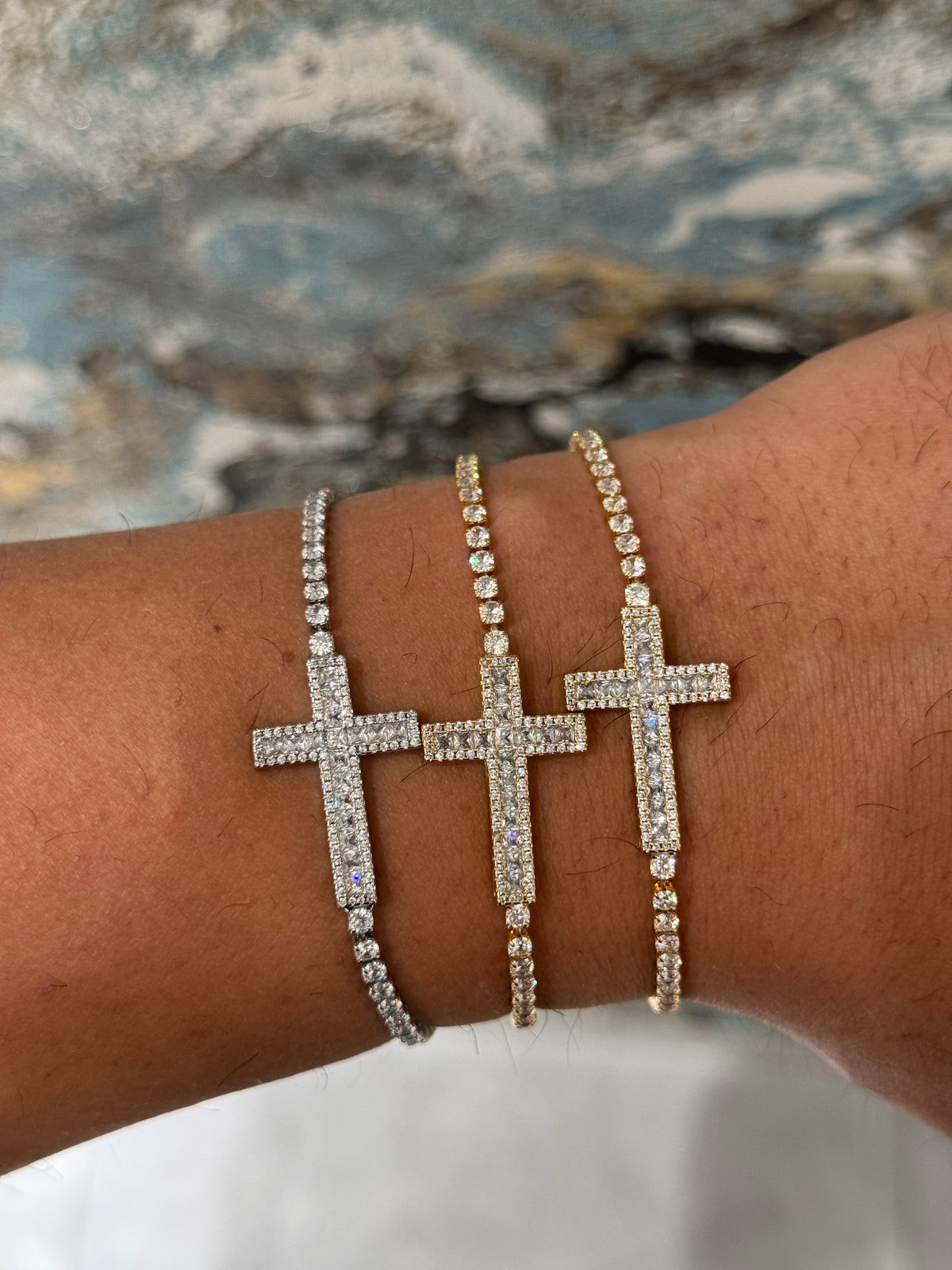 Bracciale tennis con croce dorato